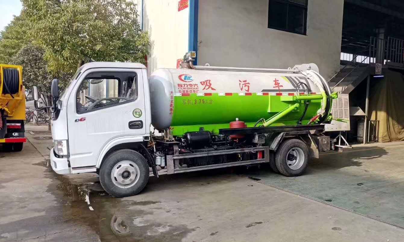 小多利卡4方吸污車(chē)