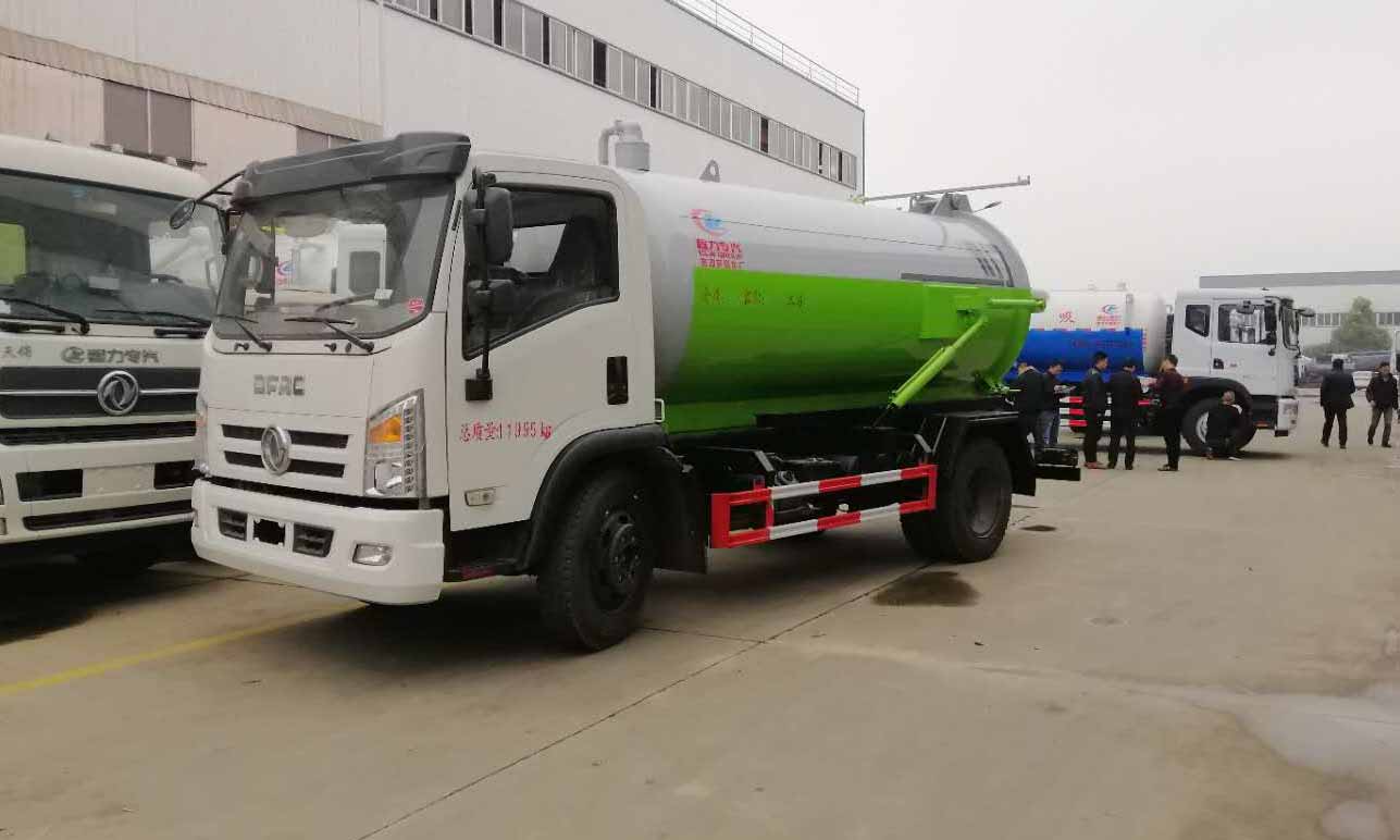 東風(fēng)5方吸污車