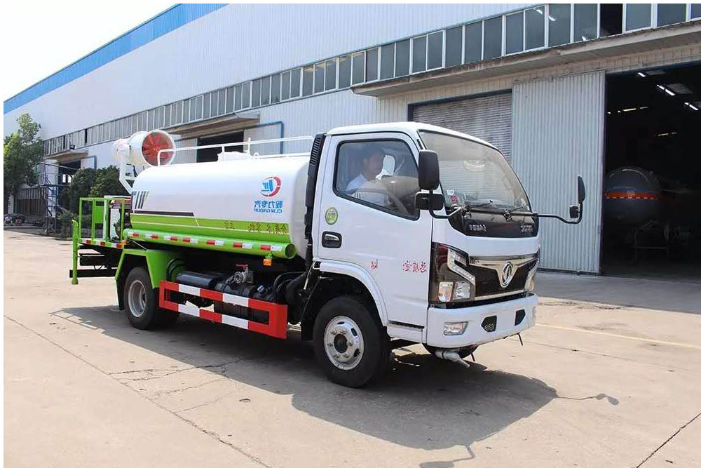 5方霧炮灑水車_藍(lán)牌抑塵車